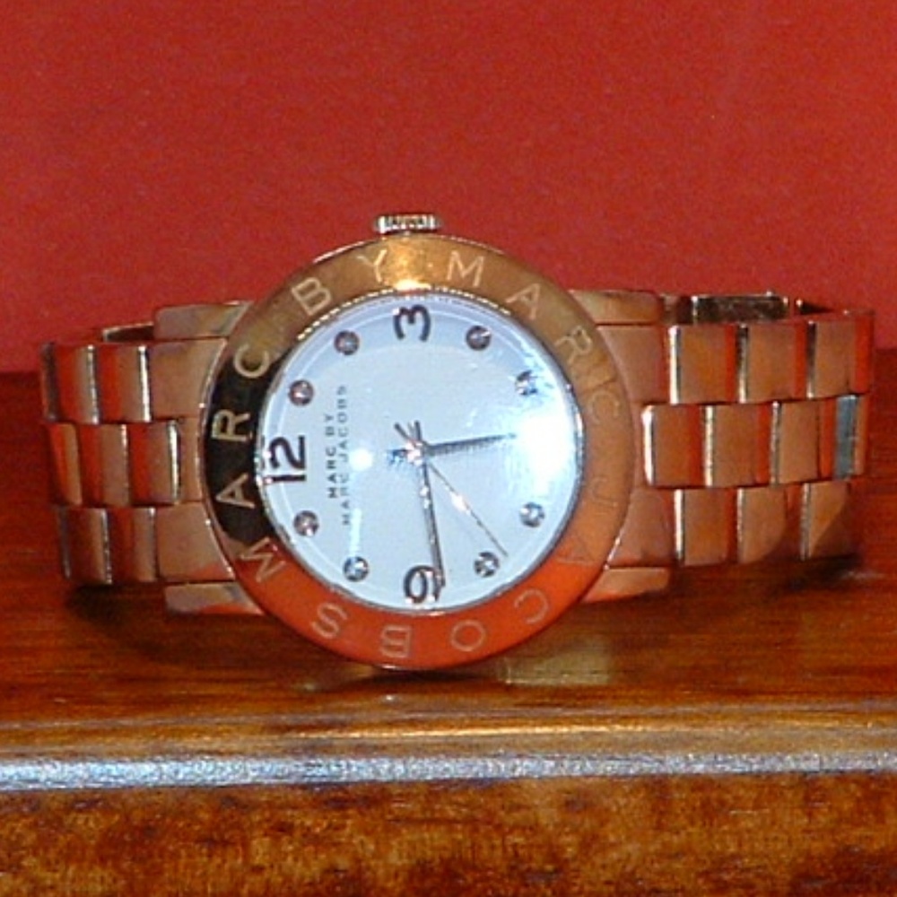 Mark Jacobs MBM3077 Fashion Analog Watch